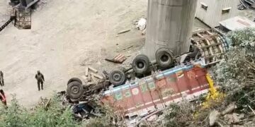 Driver killed, conductor injured as truck plunges into Gorge in Ramban