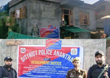 Police attach residential house worth ₹50 lakh of notorious drug peddler in Anantnag