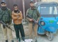 Police apprehends habitual offender in two theft cases in Baramulla; Cash and auto-rickshaw seized