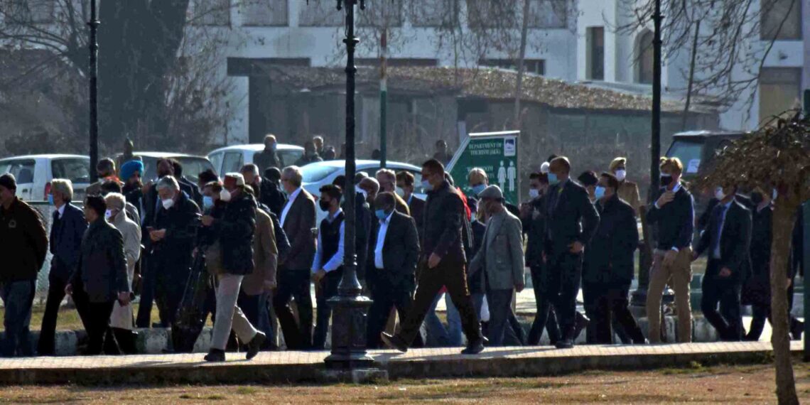 Foreign envoys begin their 2-day with shutdown in Valley parts, interact with Panchyat representatives in Budgam areas