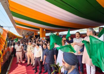 Jammu to Srinagar in around 5 hrs as Ashwini Vaishnaw flags off Vande Bharat service from Jammu Tawi Rly Stn