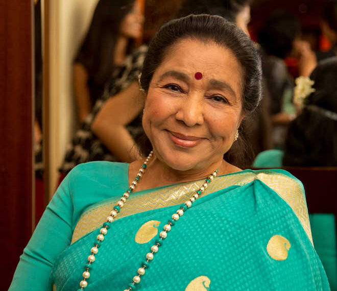 Veteran singer Asha Bhosale passes away