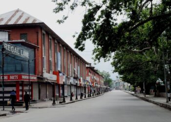 A deserted view of fashionable Residency road in Srinagar amid strict lock-down to contain the surge in COVID-19 cases in Kashmir valley
