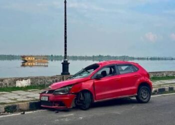 25-Year-Old Woman dies in midnight car accident in Nishat