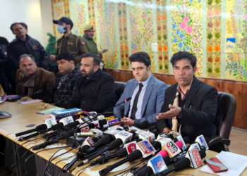 Div Com Kashmir V K Bidhuri accompanied by SMC Commissioner Athar Aamir Khan addressing a press conference in Srinagar