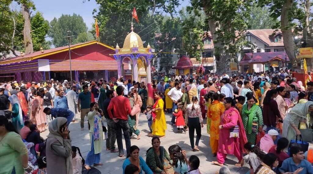 Thousands Participate in Kheer Bhawani Mela at Tulmulla, Ganderbal