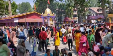Thousands Participate in Kheer Bhawani Mela at Tulmulla, Ganderbal