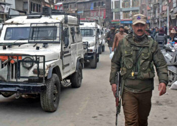Random searches, frisking continues in Srinagar