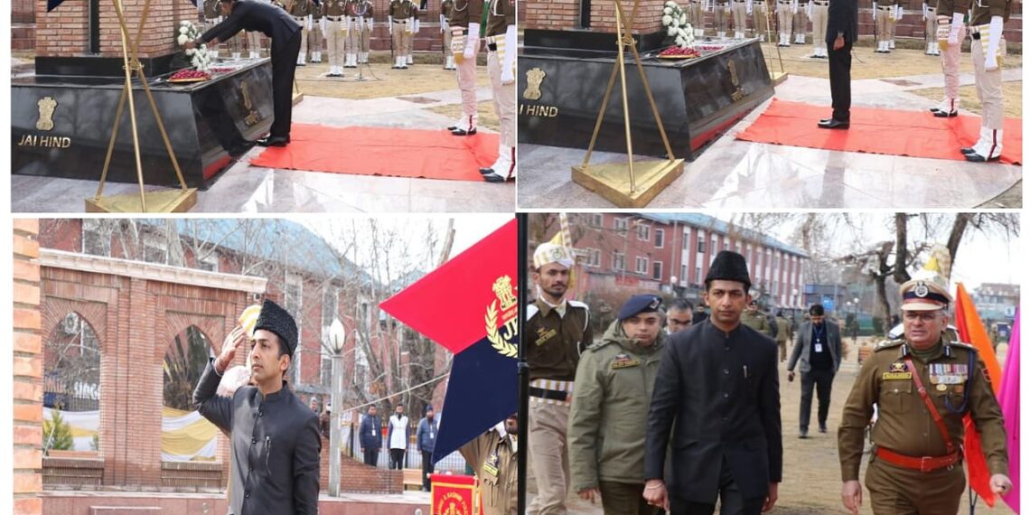 Div Com(K) unfurls National Flag, Inspects Parade at Bakshi Stadium