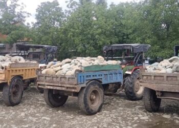 33 Vehicles seized for illegal mining  across Kashmir: Police