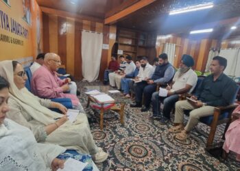 Ashok Koul Reviews Ongoing Programmes with BJP All Morchas in Srinagar. 
