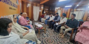 Ashok Koul Reviews Ongoing Programmes with BJP All Morchas in Srinagar. 