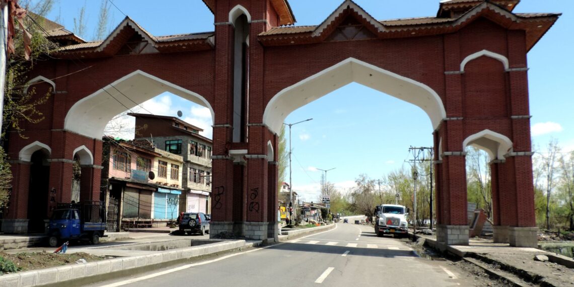 COVID-19: A deserted view of Bab-e-Iqbal on Babademb road in Srinagar