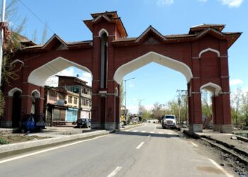 COVID-19: A deserted view of Bab-e-Iqbal on Babademb road in Srinagar