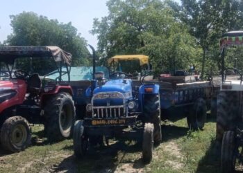 4 Tractors Seized for Illegal Mining in Shopian, FIR Registered: Police