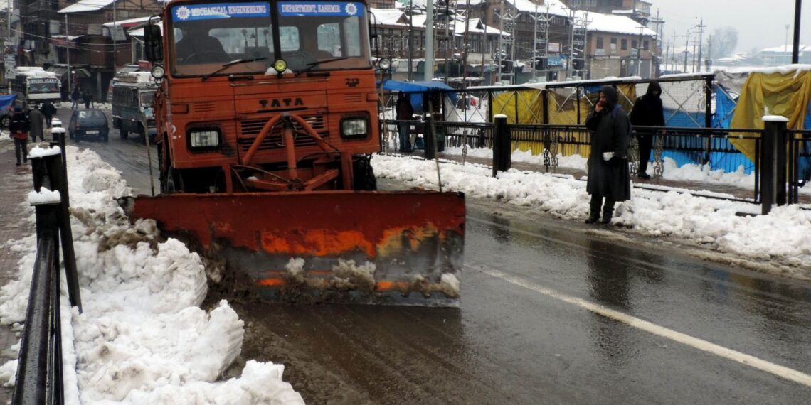 Snow clearing vehicle on job in Srinagar as Snowfall counts on day-2