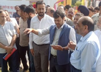 Jammu City Municipal Commr extensively tours Greater Kailash, Reviews civic infrastructure, addresses public issues