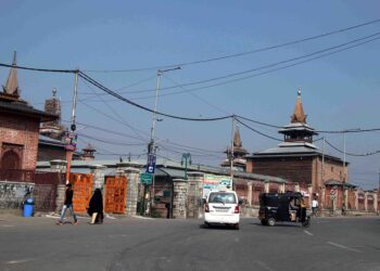 Shops shut, normal life crippled outside historic Jamia Masjid Srinagar on Thursday on second anniversary of Art 370 abrogation -Pic/Kashmir Horizon