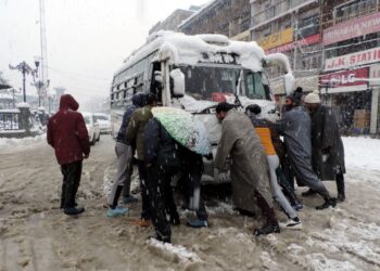 JK Govt’s tall claims on snow clearance prove ‘hoax’