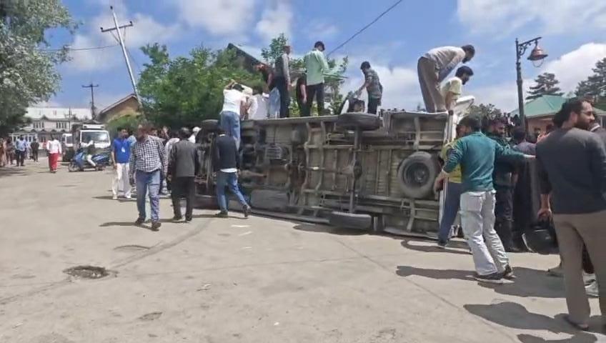 Tourist Vehicle Skids Off Road in Tangmarg After Brake Malfunction