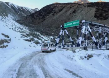 Mughal Road Temporarily Closed After Season’s First Snowfall