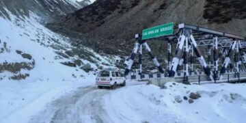 Mughal Road Temporarily Closed After Season’s First Snowfall