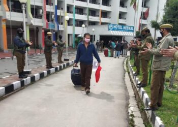 First group of 78 people complete quarantine, walk home