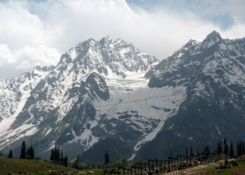In Pictures: Heavy rush of tourists in Sonamarg