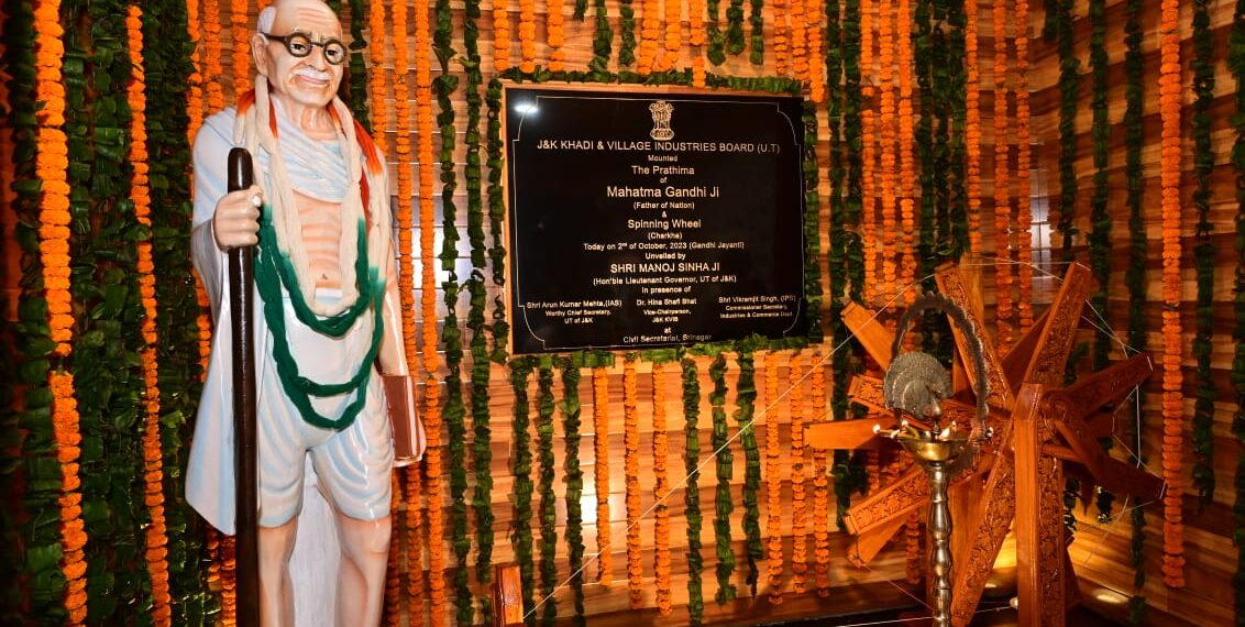 A statue of Pujya Mahatma Gandhi with a Charkha installed thereupon unveiled by J&K LG Manoj Sinha at Civil Secretariat, Srinagar -Pic|Kashmir Horizon