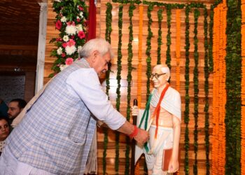 LG Sinha Unveils Statue Of Mahatma Gandhi And A Charkha Installation At Civil Secretariat, Srinagar