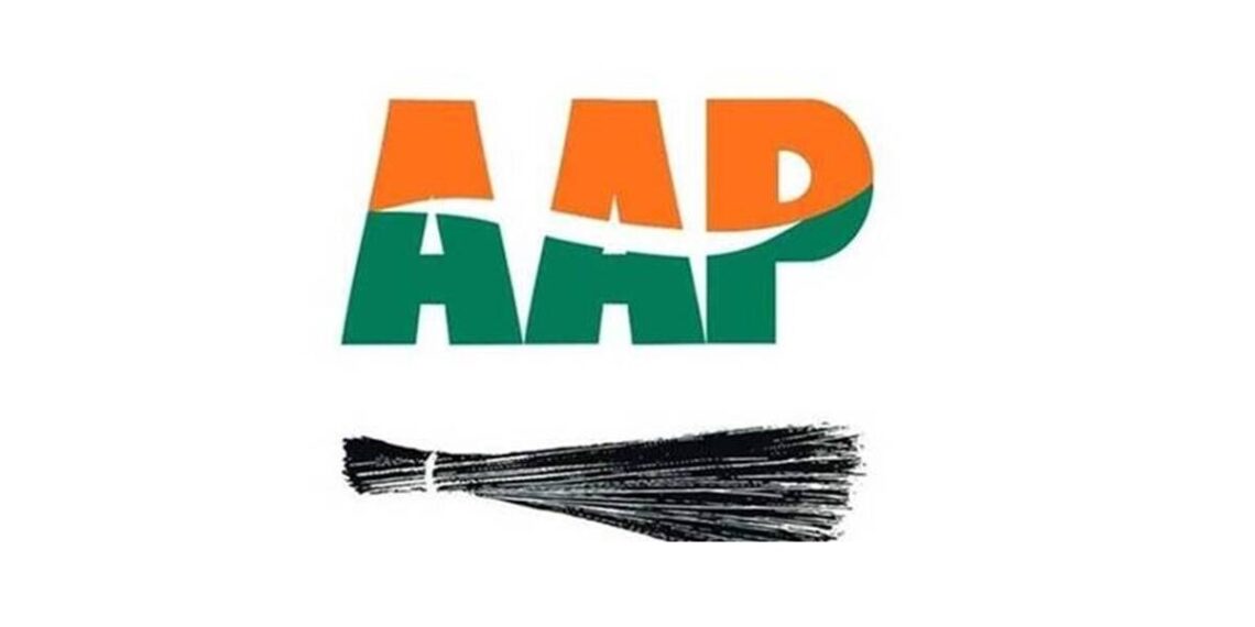 2 former MLAs, 4 DDC members from J&K join Kejri’s AAP