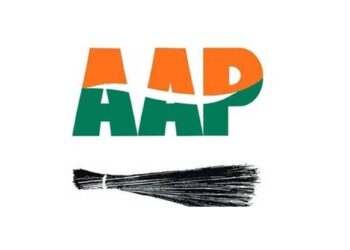 2 former MLAs, 4 DDC members from J&K join Kejri’s AAP