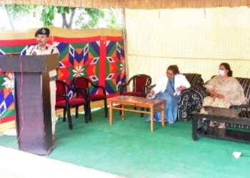 ADGP Hqrs presents certificates, mementoes to police officials for their contribution in implementation of CCTNS/ICJS project
