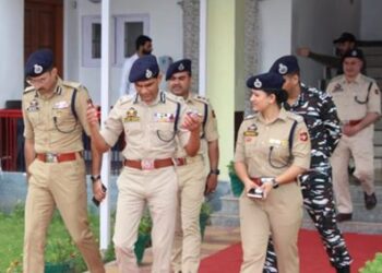 ADGP Kashmir visits South Kashmir’s Shopian & Pulwama Distts, held security review meetings