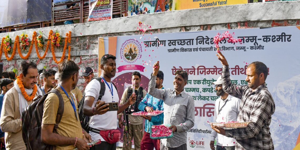 Third batch of 4,812 pilgrims departs Jammu for Amarnath Yatra