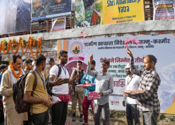 Third batch of 4,812 pilgrims departs Jammu for Amarnath Yatra