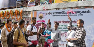 Third batch of 4,812 pilgrims departs Jammu for Amarnath Yatra