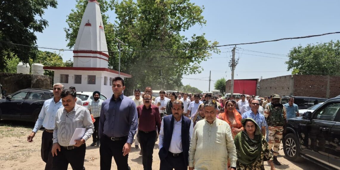 Anil Kumar Singh visits Golpattan under Vibrant Village Programme; outlines scheme objectives