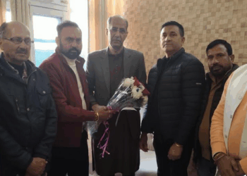 Advisor to CM Nasir Aslam Wani listens to people’s issues at Raabita Jammu