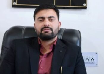 Aadil Manzoor Wani assumes charges as DIO B’pora