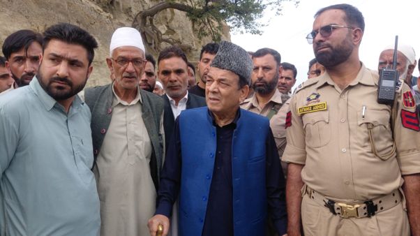 Speaker visits accident site at Neegoo Brenwar, assesses road situation