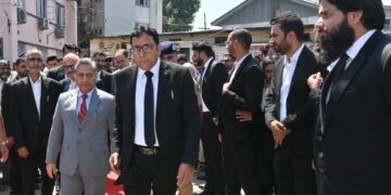 Acting Chief Justice inaugurates Lawyers’ Chambers at DCC Anantnag; lays foundation stone for Munsiff Court Complex at Dooru