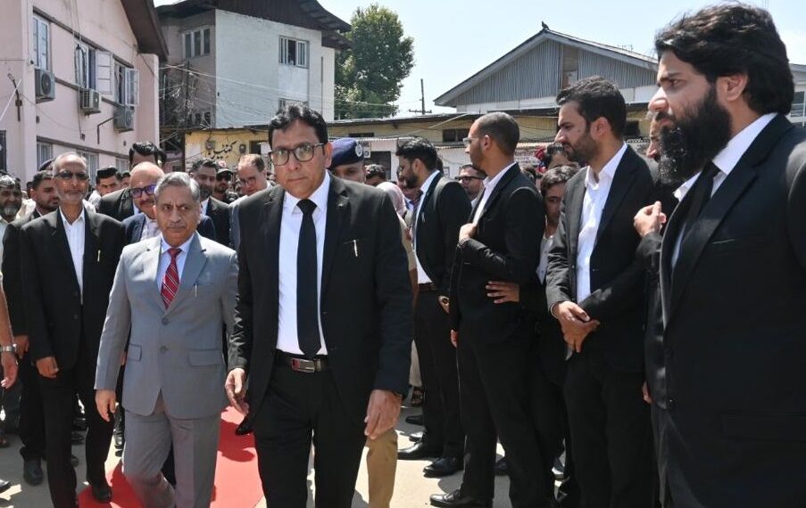 Acting Chief Justice inaugurates Lawyers’ Chambers at DCC Anantnag; lays foundation stone for Munsiff Court Complex at Dooru
