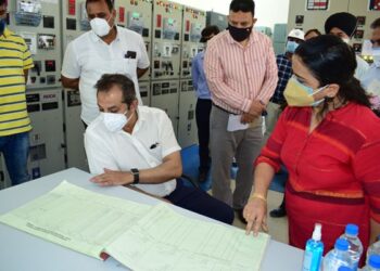 Advisor Baseer conducts surprise inspection of power stations , installations in Jmu