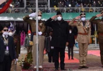 Advisor Baseer unfurls tricolour at Srinagar