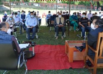 Advisor Baseer visits Sopore; reviews COVID-19 mitigation measures with all stakeholders