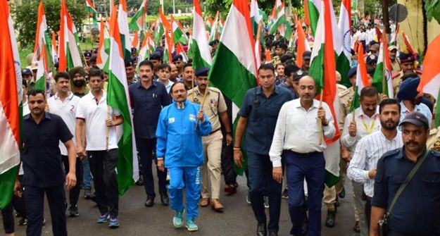 Advisor Bhatnagar leads mega Tiranga Rally at Jammu, Also administers Panch Pran pledge to participants