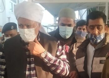 Advisor Farooq Khan pays obeisance at Hazratbal on Milad-un-Nabi (SAW)