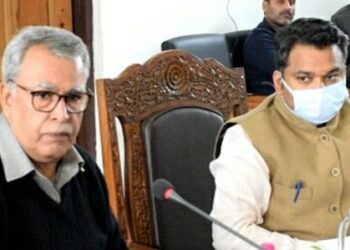 Advisor Farooq Khan reviews dev projects in Ang, Stresses on timely completion