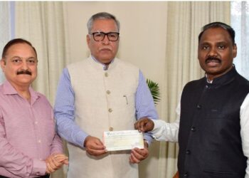 Advisor Khan presents cheque of Rs 5 cr towards J&K Relief Fund on behalf of Haj & Auqaf Deptt